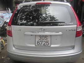 Bán xe i30 cw màu bạc sản xuất 2009