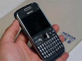 Bán gấp Nokia E72-4gb(black) chính hãng còn rất mới, pk fullbox giá 2tr1