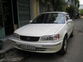 Toyota corolla doi 2000 mau trang ,may 1.3, xe gia dinh su dung, con rat zin