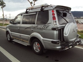 Cần bán Mitsubishi Jolie 2005 màu ghi bạc, bánh treo, phun xăng điện tử, mắt liếc