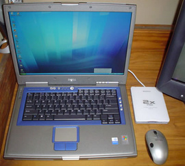 Bán laptop dell inpriron 8600 mới 98-99% mang từ mỹ về khôngmột vết xước