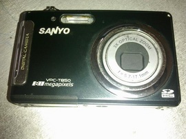 Bán máy ảnh kỹ thuật số SANYO thẻ nhớ 4G giá siêu rẻ.LH: viet416.Tel. 0912282956