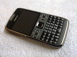 Cần bán Nokia E72 Đen máy FPT rất đẹp, còn mới, chưa bảo hành lần nào, chưa bung