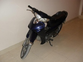 Cần bán gấn xe YAMAHA JUPITER màu xanh, đời 2002, xe máy êm, chưa bung đầu nồi,