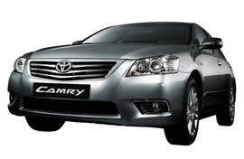 Bán xe Toyota Camry 2. 4 màu đen mới 100% chính hãng, giao ngay