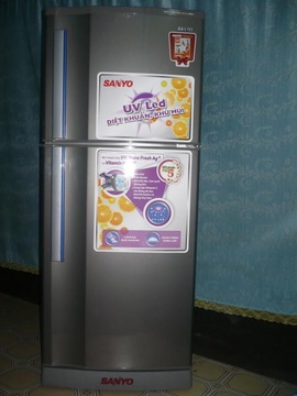 Bán tủ lạnh SANYO 170L, model SR-U17JN, sản xuất tháng 8/ 2011, bảo hành chính hãng