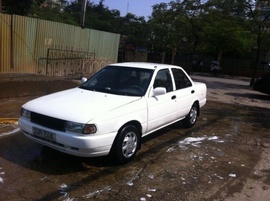 Cần bán xe Nissan sunny sx1993 màu trắng, xe đẹp, giá 85tr