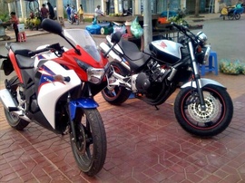 Bán xe CBR150R đời 2011, xe đi 1000km, còn mới, màu trắng, đỏ, xanh, xe đẹp,