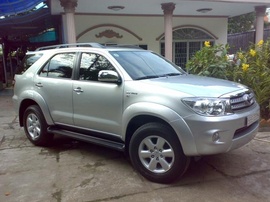 Bán TOYOTA FORTUNER V đời 12/ 2010, màu bạc, số tự động, 2cầu, xe còn mới 99%