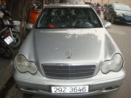 Nhà muốn nâng đời nên cần bán xe ô tô mercedes C180. tên tư nhân chính chủ