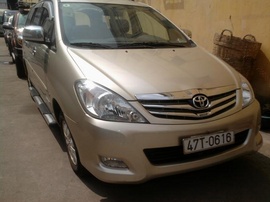 Bán xe toyota innova At màu vàng đi 48. 000km, ích sử dựng cần bán lh0919449282