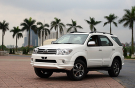 Toyota Fortuner 2012 mới 100% giá 810. 000. 000