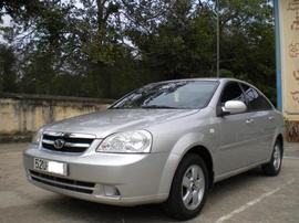 Tôi cẩn tiển làm ăn nên bán xe DAEWOO lacetti cuối 2009 màu ghi. BSTP 9 nút