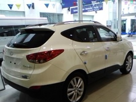 hyundai tucson tặng đầu dvd giao ngay.