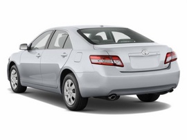 Camry 2. 4.xe còn mới ,liên doanh ,số tự động ,màu bạc đăng ký tháng 7 năm 2011.