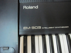 Bán đàn Organ hiệu Roland EM - 303, mới 95%, đàn âm thanh hay