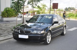 BMW 325i, màu đen, đời 2004, ĐK 2005, số tự động và bán tự động 5 cấp