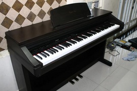 Bán Piano Điện ,chất lượng còn mới và tốt . Loại 88 phím nặng và âm thanh giống