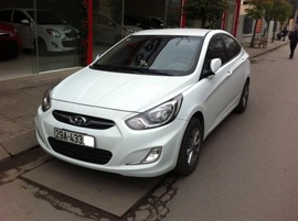 Bán xe Hyundai Accent màu trắng đời 2011