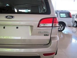 Ford Escape Limited Bán giá đặc biệt.