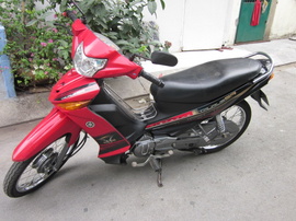 Cần bán xe Yamaha Taurus cuối 2011, màu đỏ đen ,xe đẹp keng