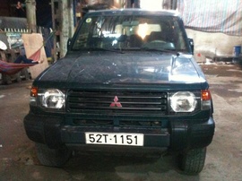 Bán xe Mitsu Pajero 4x4 2001 mâm xi, xe đẹp, giá 295tr Đt:0908. 377. 377(A Huy)