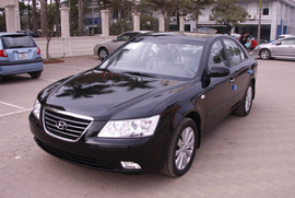 Xe đẳng cấp, giá rẻ. Hyundai Sonata 2. 0 MT, mới 100% xe nhập sx 2009