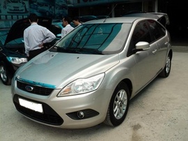 Bán Ford Focus màu phấn hồng, 5 cửa, sx 2010, tư nhân chính chủ