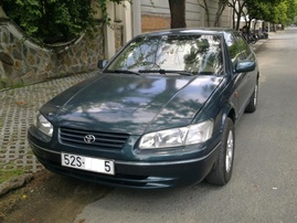 Toyota Camry 2000.