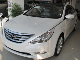 hyundai sonata giá rẻ và khuyến mãi nhiều.