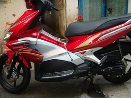 Honda Air Blade Fi 2010 màu đỏ-bạc, bstp, xe zin 100%, mới 99%, giá 32,8tr