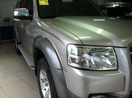 Bán gấp Ford Everest 2009, ghi vàng, số tự động, Động cơ dầu TDCi 2011,