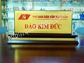 xưởng làm biển chức danh đồng, biển chức danh gỗ đồng, biển chức vụ mica