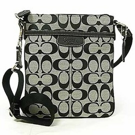 Túi xách nữ Coach Signature Coach Swingpack Black & White