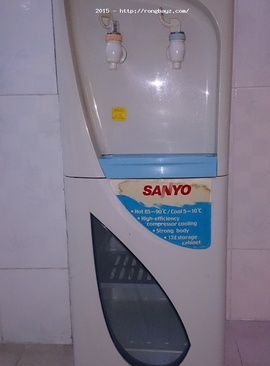 Cần bán máy nước nóng lạnh hiệu SANYO, máy còn rất mới hoạt động tốt