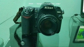 Mình cần bán máy ảnh Nikon D200, kèm lens Nikko 50mm 1. 8