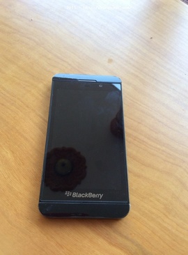 Cần bán Blackberry z10 màu đen hàng mới 99,9999%. Không một vết trầy