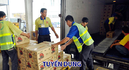 Tp. Hồ Chí Minh: Nhân viên giao hàng và xếp thùng sữa tại kho CL1561559