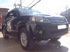 Bán Toyota Fortuner 2. 7 2013, màu đen, 890 triệu