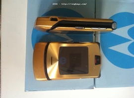 Bán điện thoại huyền thoại Motorola V3i vàng gold