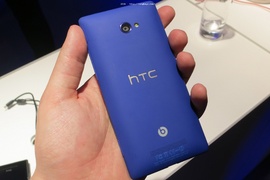 Bán HTC màu xanh tím, máy đẹp long lanh. Nguyên zin hết