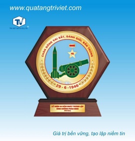 Sản xuất kỷ niệm chương gỗ đồng theo yêu cầu công ty Trí Việt