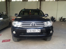 Bán Toyota Fortuner 2. 7 4x4 AT sản xuất 2010, 715 triệu