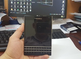 Bán Blackberry passport màu đen, còn nguyên Hóa đơn