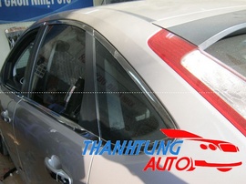 Nẹp inox viền khung kính cho Focus hatchback 2008 - 2011