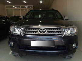 Bán Toyota Fortuner 2. 7 4x4 AT 2011, giá thương lượng