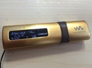 Tp. Hà Nội: Bán máy nghe nhạc Sony Walkman B183F màu gold, bộ nhớ 4gb, tích hợp FM, hình thứ CL1622698