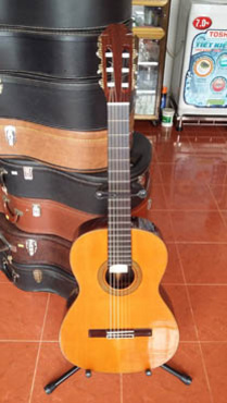 Bán guitar Tây Ban Nha AC 50 hiêu Aria