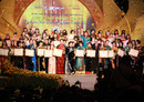 Chủ tịch Quốc Cường Gia Lai nhận cúp 'Bông hồng vàng' RSN22480