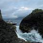 [2] Thuyền đưa khách du lịch cập bến tại đảo Staffa.